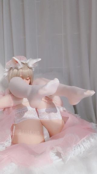 激情吻床脱内衣_吉吉电影在线观看