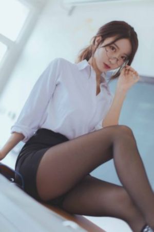 日本老师撩裙子被打屁股无内裤_超清电影全集观看