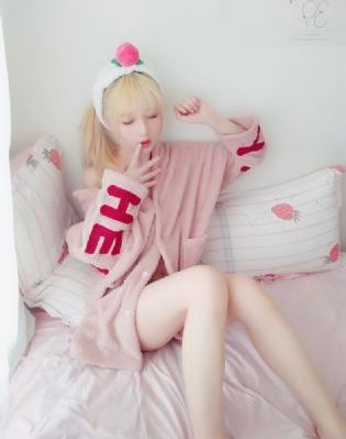 揉揉胸摸腿摸下面视频免费_DVD在线视频观看
